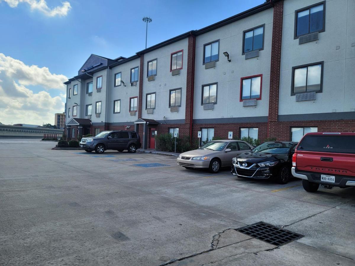 Baymont By Wyndham Houston Brookhollow Exterior foto