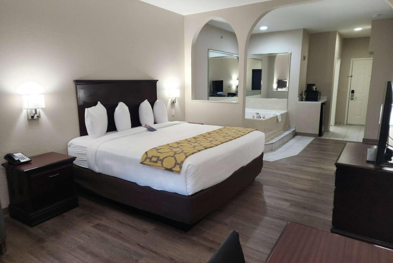 Baymont By Wyndham Houston Brookhollow Exterior foto